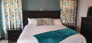 3 bedrooms, iron/ironing board, free WiFi, bed sheets - C-Vue Villa (Pool  AC  Gated  Sea Front ) (Portmore)