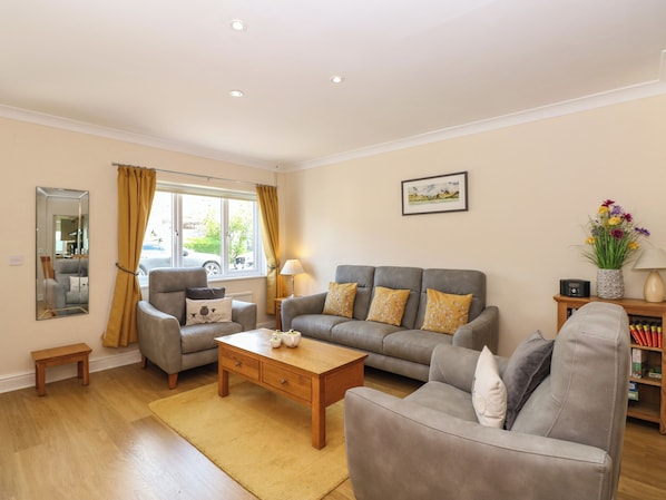 Cottage | Living area