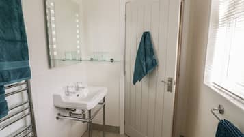 Cottage | Bathroom | Shower