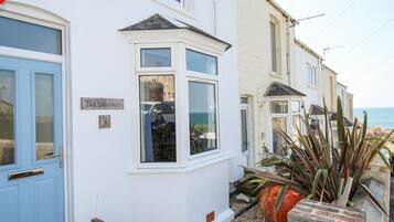 Cottage | Front of property