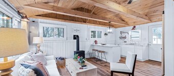 Charming Renovated  Cabin with a Cottage vibe.  Thus "The Cabbage" 