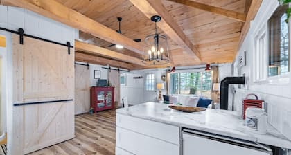 Charming Renovated Cabin with a Cottage vibe. Thus "The Cabbage"