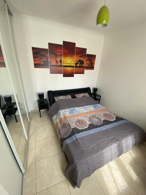 3 bedrooms, desk, free WiFi, bed sheets