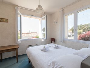 7 bedrooms, iron/ironing board, bed sheets
