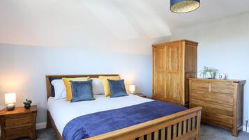 Cottage | 4 bedrooms, individually decorated, individually furnished, free WiFi