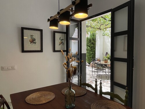 House with garden a stone's throw from the center of Valencia and the beach