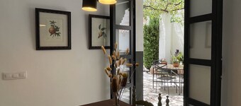 House with garden a stone's throw from the center of Valencia and the beach