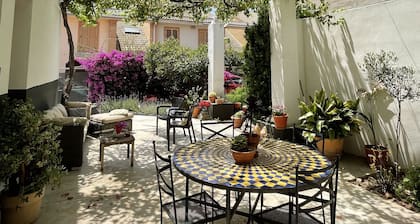 House with garden a stone's throw from the center of Valencia and the beach