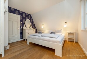 4 bedrooms, iron/ironing board, travel cot, free WiFi