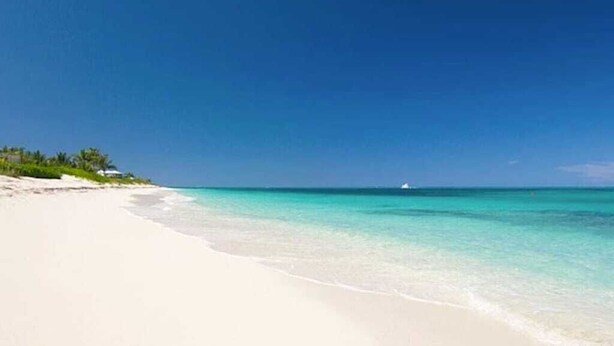 A beach with clear turquoise water and white sand. - Villa Stingray, Family-Sized Condo-5 minutes from the beautiful beach! (Providenciales)