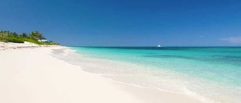 靠近海滩