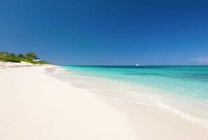 A beach with clear turquoise water and white sand. - Villa Stingray, Family-Sized Condo-5 minutes from the beautiful beach! (Providenciales)