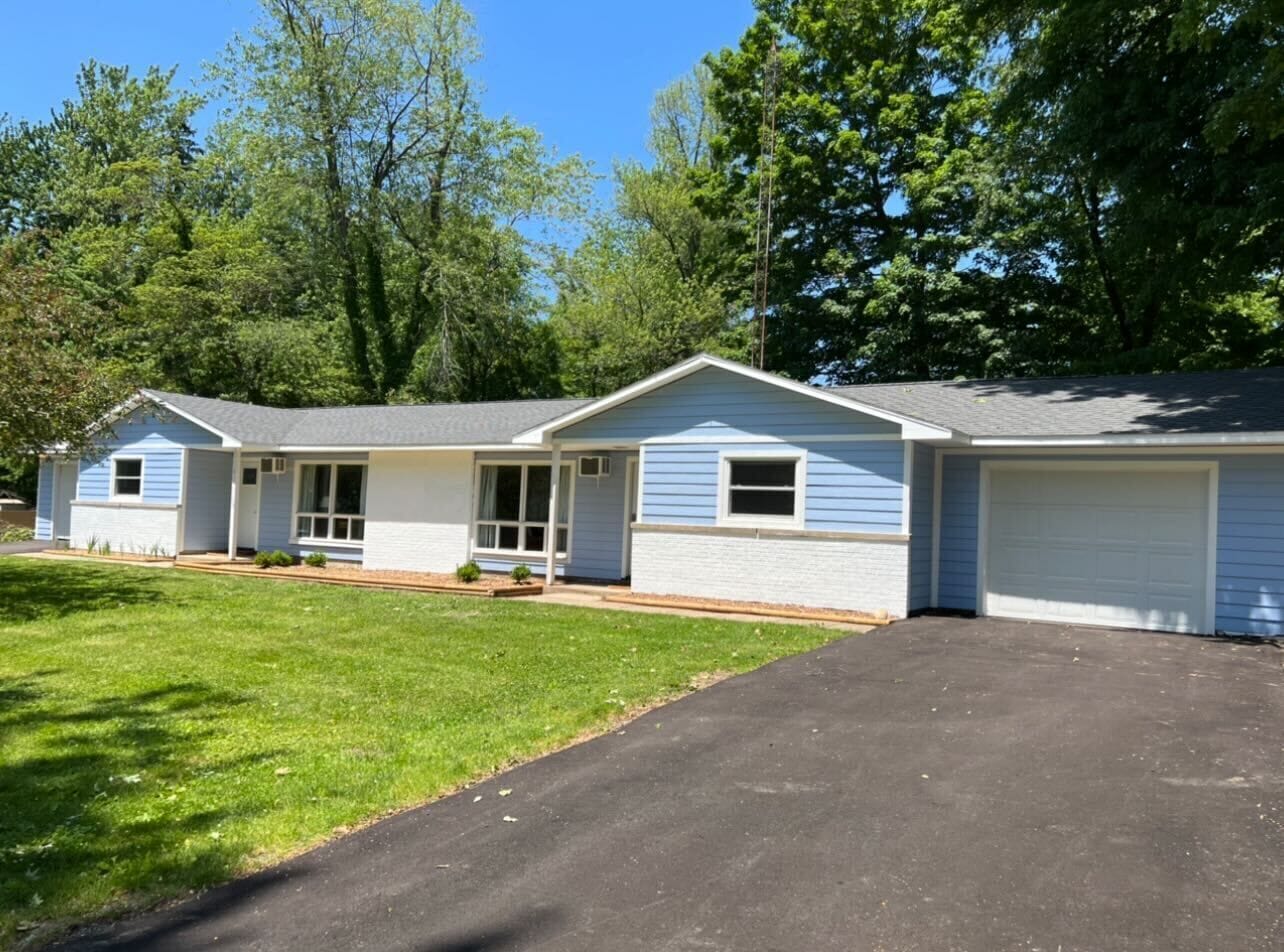Lakeview East and West Lake Paw Paw Sleeps 16