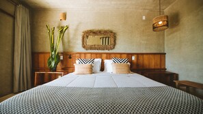 高级房 | 迷你吧、客房内保险箱、笔记本电脑工作区、遮光窗帘