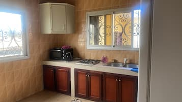 Full-size fridge, microwave, stovetop, coffee/tea maker