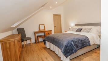 Cottage | 4 bedrooms, individually decorated, individually furnished, free WiFi