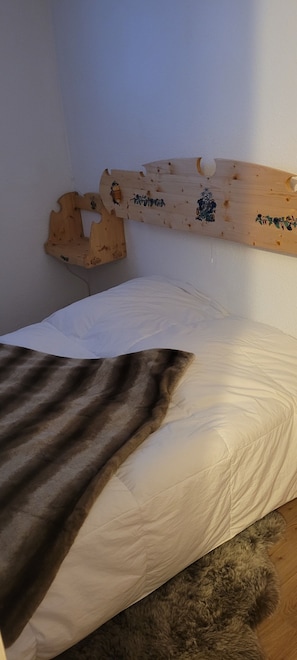 4 Schlafzimmer, Bügeleisen/Bügelbrett