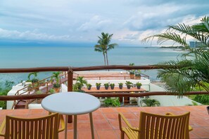 Deluxe Suite | Terrace/patio - Hotel Ysuri Bucerias (Bucerías)