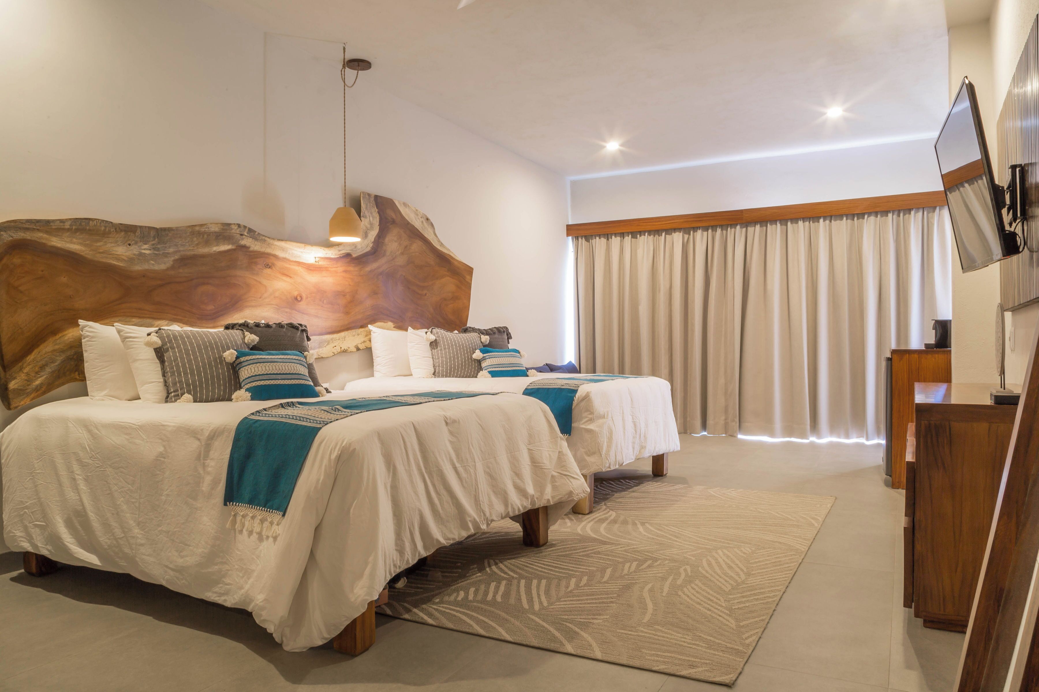 أغطية فراش متميزة وميني بار وخزنة داخل الغرفة وواي فاي مجانًا