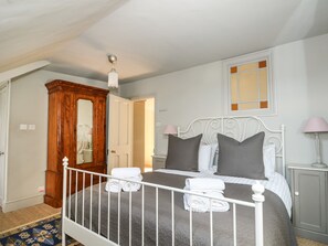 Cottage | 4 bedrooms, individually decorated, individually furnished, free WiFi - Troon Cottage (Hunstanton)