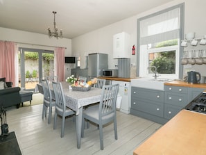 Cottage | Private kitchen | Fridge, microwave, dishwasher, electric kettle - Troon Cottage (Hunstanton)