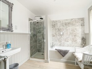 Cottage | Bathroom | Shower
