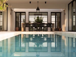 Piscine extérieure en saison