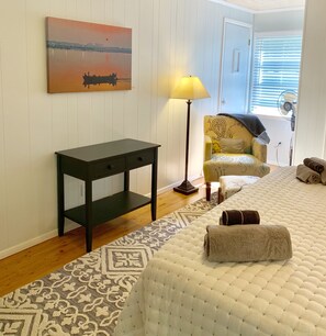 2 bedrooms, desk, iron/ironing board, travel crib