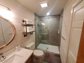 Combined shower/tub, hair dryer, towels, soap