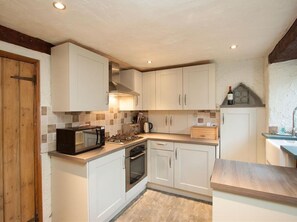 Refrigerador, lavavajillas, utensilios de cocina