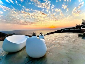 Terrace/patio - Villa AGNES Mykonos - 5 bedrooms - seaview - pool - fast satellite internet (Mykonos)