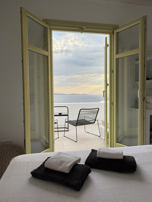 5 bedrooms, desk, iron/ironing board, free WiFi - Villa AGNES Mykonos - 5 bedrooms - seaview - pool - fast satellite internet (Mykonos)