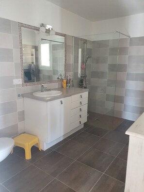 Baignoire, papier de toilette