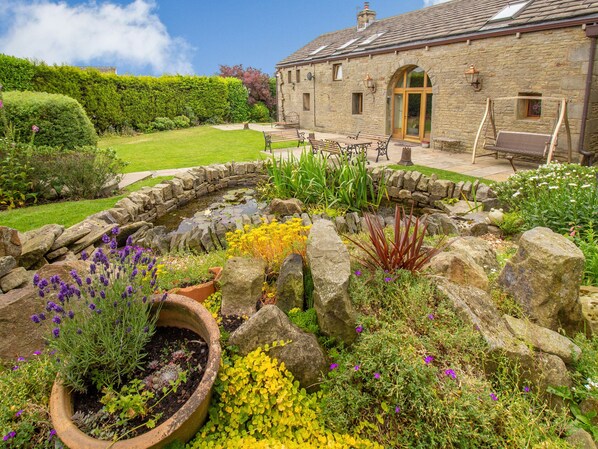 Cottage | Property grounds - Rough Bank Barn (Rochdale)