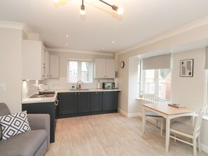 Cottage | Cuisine privée | Réfrigérateur, lave-vaisselle, bouilloire électrique, grille-pain