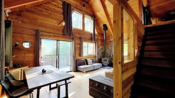 Chimenea y libros