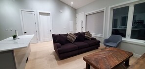 Smart TV - Farm & Garden Bungalow Retreat (Abbotsford)