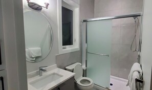 Shower - Farm & Garden Bungalow Retreat (Abbotsford)