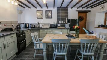 Småhus | Eget kjøkken | Kjøleskap, oppvaskmaskin og kjøkkenutstyr