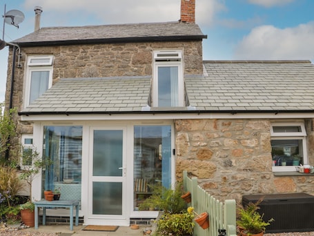 Cottage | Interior. Flintstone Cottage