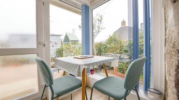Cottage | Dining