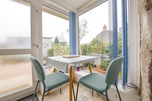 Cottage | Dining