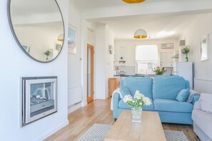 Cottage | Living area - 4 Glenthorne House (Salcombe)