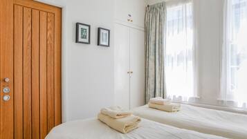 Cottage | 2 bedrooms, WiFi (free), individually decorated, individually furnished
