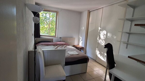2 bedrooms, desk, iron/ironing board, free WiFi