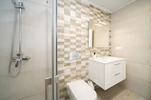 Shower, hair dryer, towels - Villa Misa (Avileses) (Avileses)