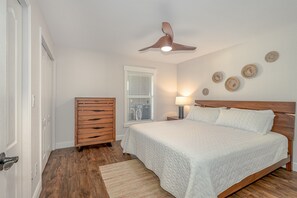 4 bedrooms, iron/ironing board, free WiFi, bed sheets