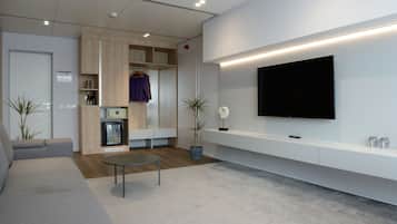 Premier Suite | 1 bedroom, minibar, in-room safe, soundproofing