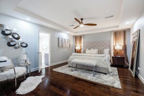 5 quartos, ferros/tábuas de passar roupa, berço de viagem