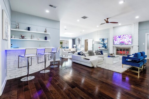 Modern Home with a Firepit, Heated Pool & Spa